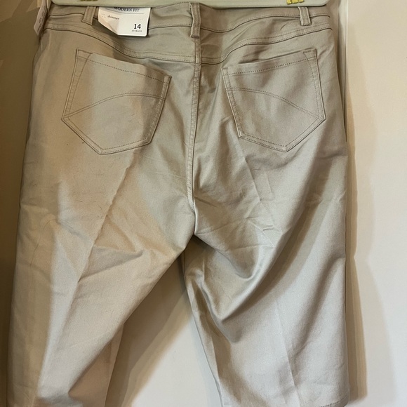 NWT Christopher and Banks capri/skimmers. - Picture 5 of 5